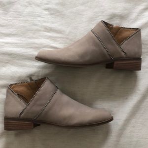 Lucky Brand Gray/Taupe Booties
